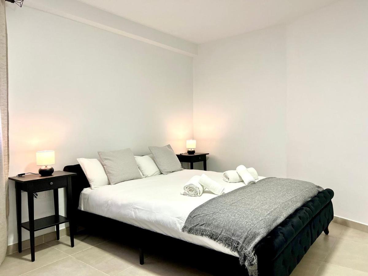 Scala & Balcony By Ele Apartments Malaga Bagian luar foto
